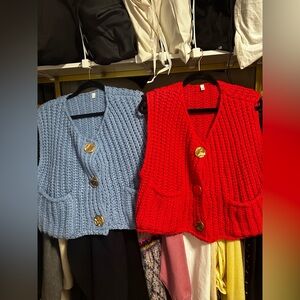 Knitted Yarn Vest with Gold Buttons🍓🫐